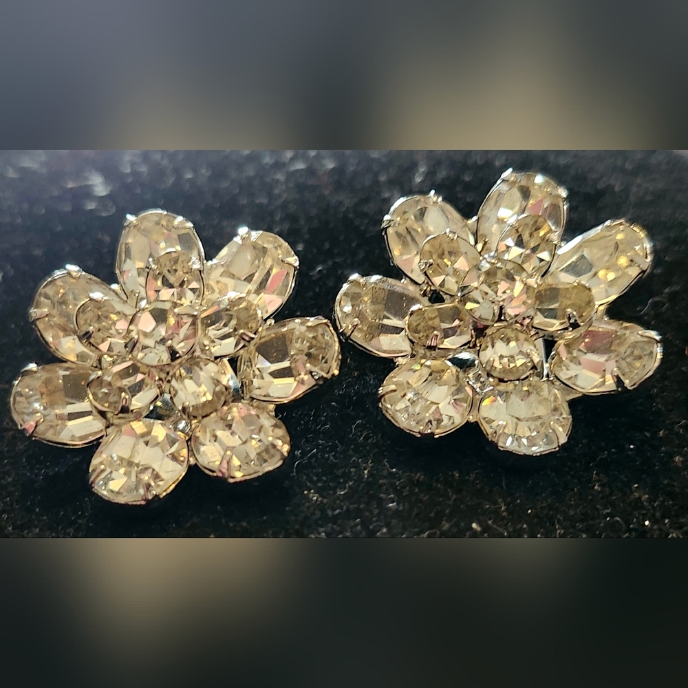 Vintage Weiss Large Rhinestone Clip On Earrings - Picture 6 of 8